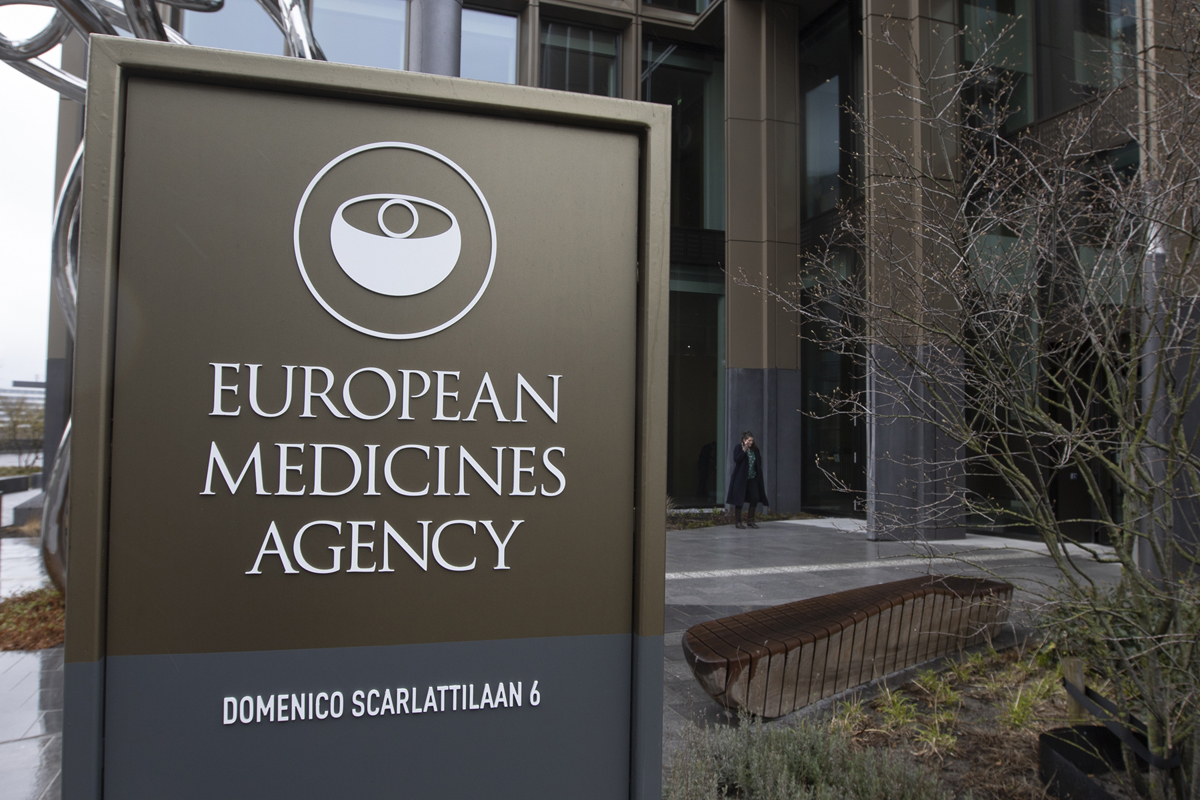 Die Aussenansicht des Hauptsitzes der European Medicines Agency, EMA, in Amsterdam, Niederlande, aufgenommen am Dienstag 16. März. Die Europäische Arzneimittelagentur überwacht die Sicherheit von Arzneimitteln, die in der EU zugelassen sind. Foto: Keystone-SDA / AP Photo / Peter Dejong Die Aussenansicht des Hauptsitzes der European Medicines Agency, EMA, in Amsterdam, Niederlande, aufgenommen am Dienstag 16. März. Die Europäische Arzneimittelagentur überwacht die Sicherheit von Arzneimitteln, die in der EU zugelassen sind. Foto: Keystone-SDA / AP Photo / Peter Dejong