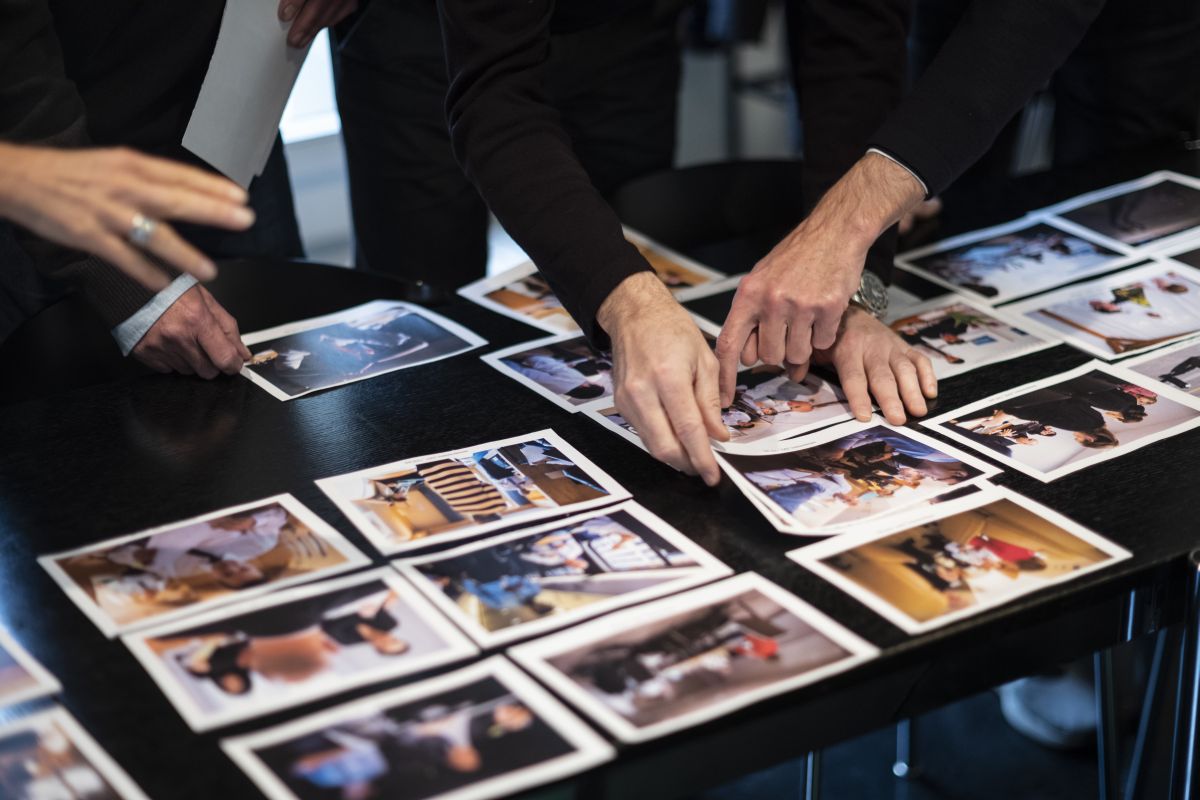 Auslegeordnung bei der Erstsichtung der 5000 Bilder in Bern. (Keystone-SDA / Alessandro della Valle) Auslegeordnung bei der Erstsichtung der 5000 Bilder in Bern. (Keystone-SDA / Alessandro della Valle)