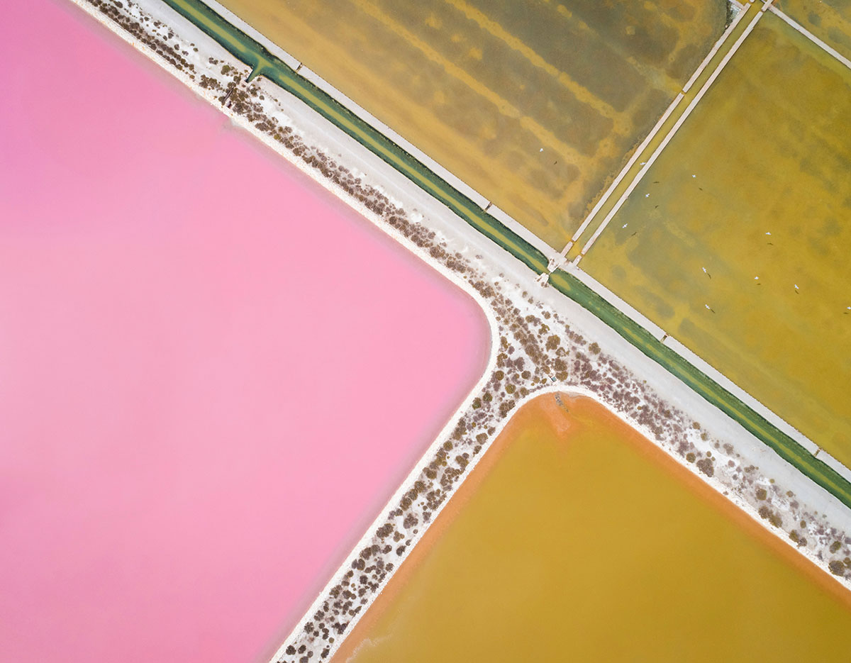 View of the colourful salt lakes in Cagliari, Sardinia, Italy. Foto: KEYSTONE/Picture Alliance/Amazing Aerial Agency/Emerson Miranda) View of the colourful salt lakes in Cagliari, Sardinia, Italy. Foto: KEYSTONE/Picture Alliance/Amazing Aerial Agency/Emerson Miranda)
