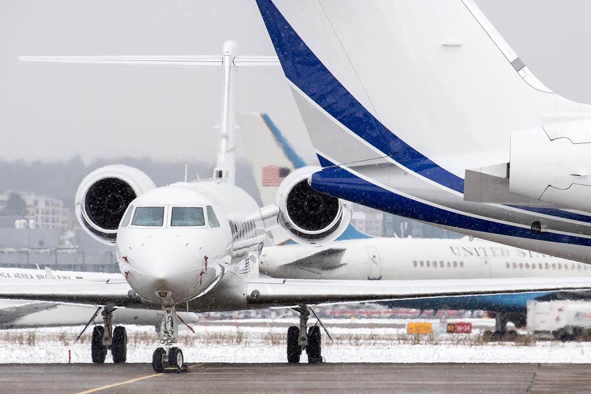 Die Anzahl Flugbewegungen von Geschäftsflugzeugen auf dem Flughafen Zürich-Kloten – hier am 16. Januar 2017 – ist während des WEF deutlich höher als sonst. Foto: Keystone-SDA / Ennio Leanza