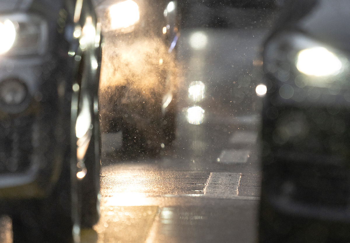 Verbrenner (umgangssprachlich für Fahrzeuge mit Verbrennungsmotor) im Februar 201 im Zürcher Abendverkehr bei winterlichem Wetter. Foto: Keystone-SDA / Gaëtan Bally Verbrenner (umgangssprachlich für Fahrzeuge mit Verbrennungsmotor) im Februar 201 im Zürcher Abendverkehr bei winterlichem Wetter. Foto: Keystone-SDA / Gaëtan Bally