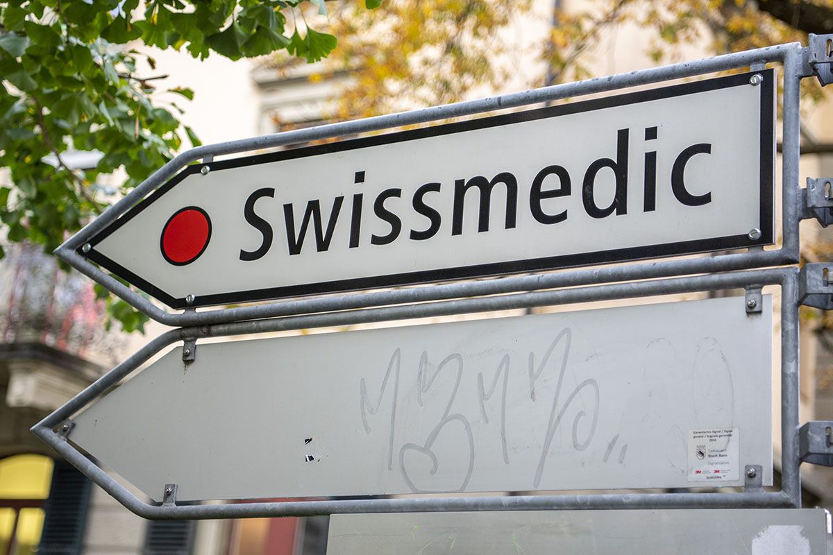 Zufahrtstafel zum Hauptsitz von Swissmedic in Bern, aufgenommen am 26. Oktober 2021, in Bern. Das Schweizerische Heilmittelinstitut ist die Zulassungs- und Kontrollbehörde für Heilmittel. Foto: Keystone-SDA / Peter Schneider Zufahrtstafel zum Hauptsitz von Swissmedic in Bern, aufgenommen am 26. Oktober 2021, in Bern. Das Schweizerische Heilmittelinstitut ist die Zulassungs- und Kontrollbehörde für Heilmittel. Foto: Keystone-SDA / Peter Schneider