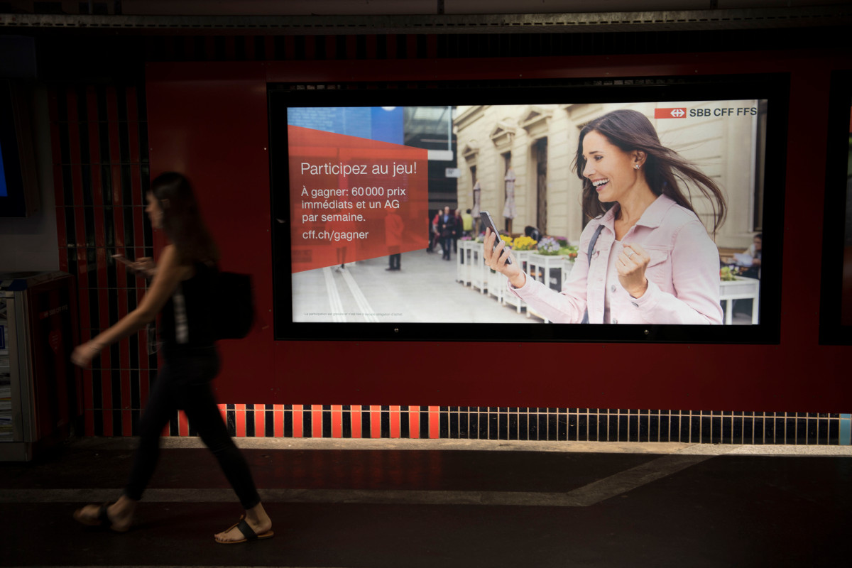 Poster alla stazione ferroviaria di Losanna