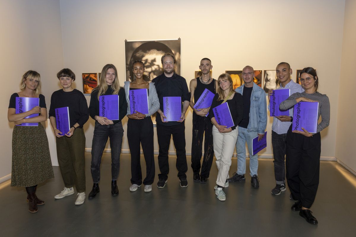 Photo de groupe avec les 10 finalistes du 26e vfg Prix Jeunes Talents de Photographiedes - Photo: Gian Vaitl