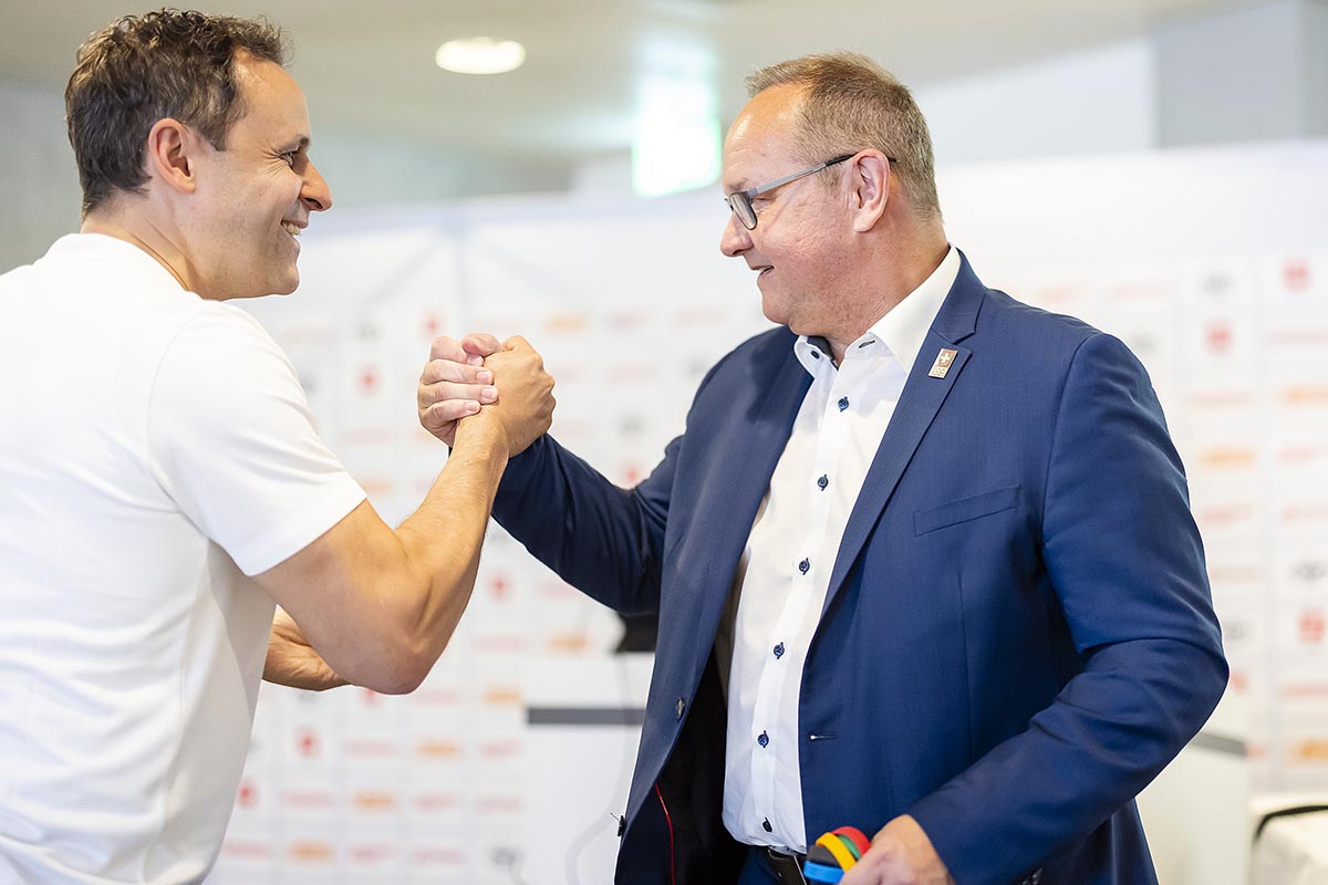 Ralph Stöckli, Chef de Mission von Swiss Olympic, links, und Jürg Stahl, Präsident von Swiss Olympic, rechts, am 8. Juli 2024 in Dietikon. Foto: KEYSTONE / Michael Buholzer Ralph Stöckli, Chef de Mission von Swiss Olympic, links, und Jürg Stahl, Präsident von Swiss Olympic, rechts, am 8. Juli 2024 in Dietikon. Foto: KEYSTONE / Michael Buholzer