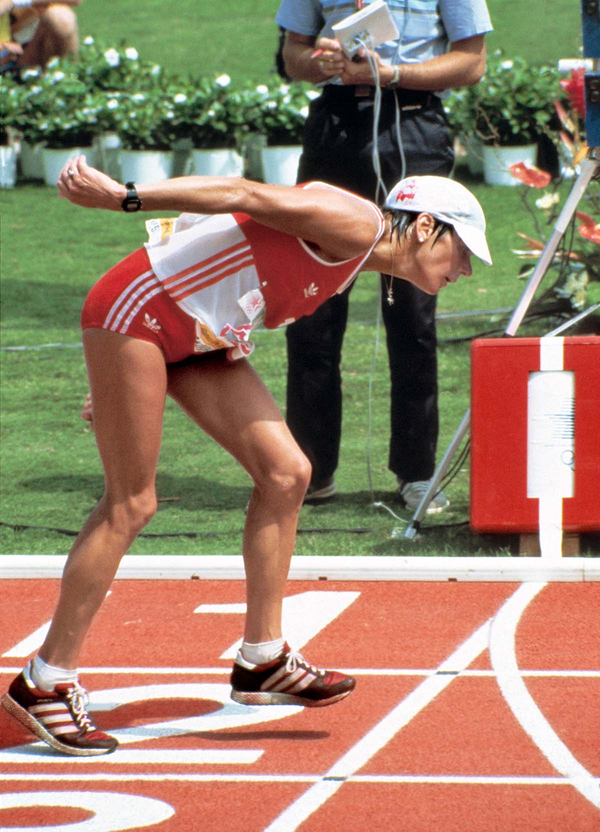 25415625- Keystone-ATS/EPU/Str - En 1984, lors du premier marathon olympique féminin, la Suissesses Gaby Andersen-Schiess franchit la ligne d'arrivée complètement déshydratée et épuisée. Il lui a fallu sept minutes pour parcourir les 500 derniers mètres, et elle a bien involontairement proposé des images qui engendrent encore aujourd’hui une immense émotion.