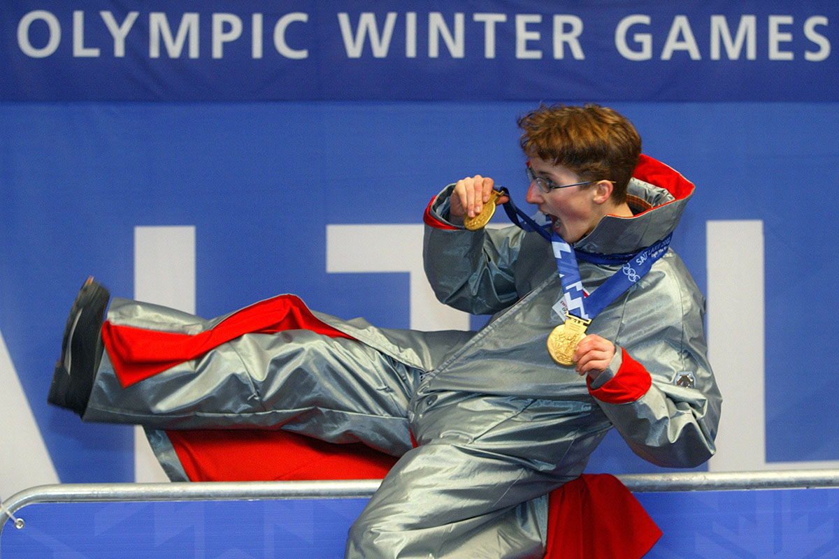 7478115 - Keystone-ATS/Alessandro della Valle - Avec le fondeur Dario Cologna, Simon Ammann est le sportif d'hiver suisse le plus titré de tous les temps avec quatre médailles d'or olympiques. En 2002 à Salt Lake City, le sauteur du Toggenburg a provoqué une tempête d'enthousiasme à l'âge de 21 ans pour son premier doublé olympique (