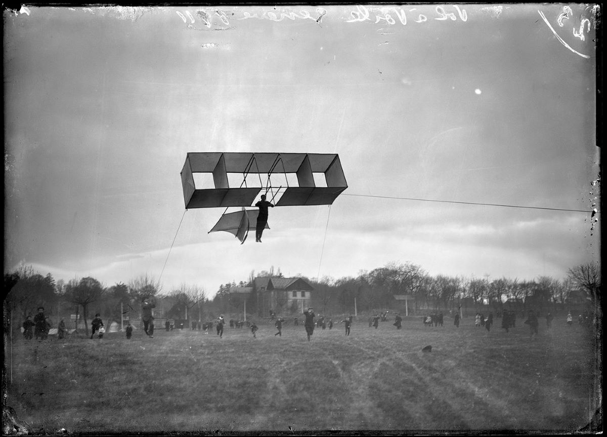 Segelflug, Genf, 1911. Flugversuch. Foto: KEYSTONE/ Photopress-Archiv/ Jules Decrauzat