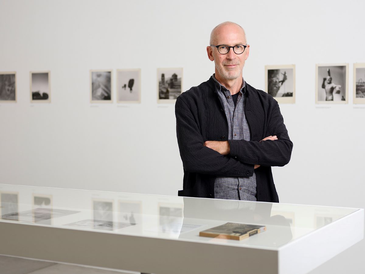 Peter Pfrunder, langjähriger Direktor der Fotostiftung Schweiz, in der derzeitigen Ausstellung «Ernst A. Heiniger – Good Morning, World!». Foto: KEYSTONE / Christian Beutler Peter Pfrunder, langjähriger Direktor der Fotostiftung Schweiz, in der derzeitigen Ausstellung «Ernst A. Heiniger – Good Morning, World!». Foto: KEYSTONE / Christian Beutler