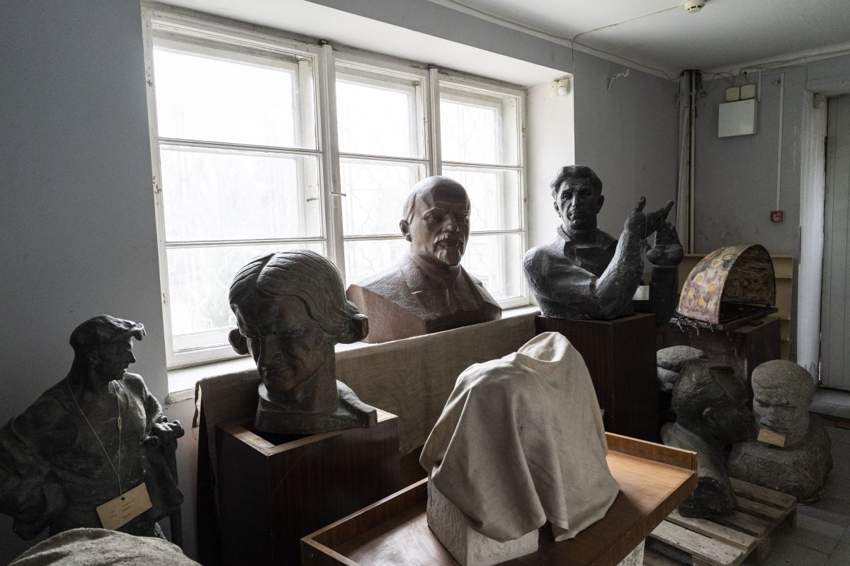 Die Büsten der sowjetischen Ikonographie sind im Andrey Sheptytsky National Museum in Lemberg sicher gelagert. Foto: KEYSTONE/ AP Photo/ Bernat Armangué Die Büsten der sowjetischen Ikonographie sind im Andrey Sheptytsky National Museum in Lemberg sicher gelagert. Foto: KEYSTONE/ AP Photo/ Bernat Armangué