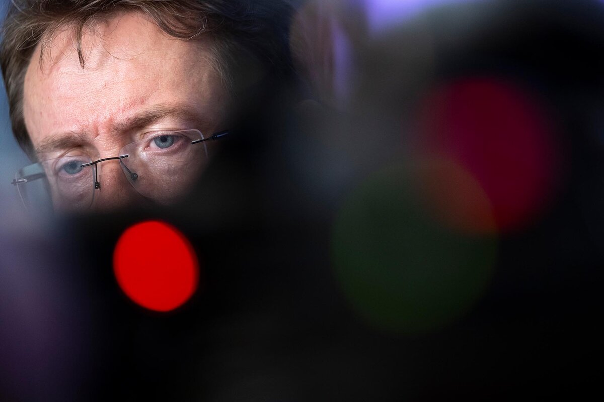 Bundesrat Albert Roesti spricht im Interview nach einer Medienkonferenz ueber Hitze und Trockenheit in der Schweiz, am Mittwoch, 26. August 2026, im Medienzentrum Bundeshaus in Bern.