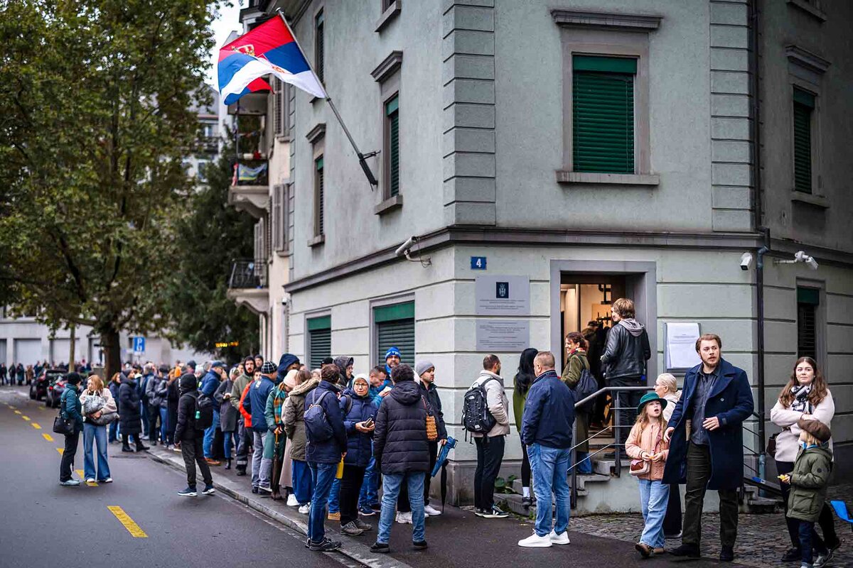 Serbian citizens queue outside the polling station at the Serbian Consulate to cast their votes in the Serbian parliamentary elections on Sunday, October 25, 2026, in Zurich, Switzerland.