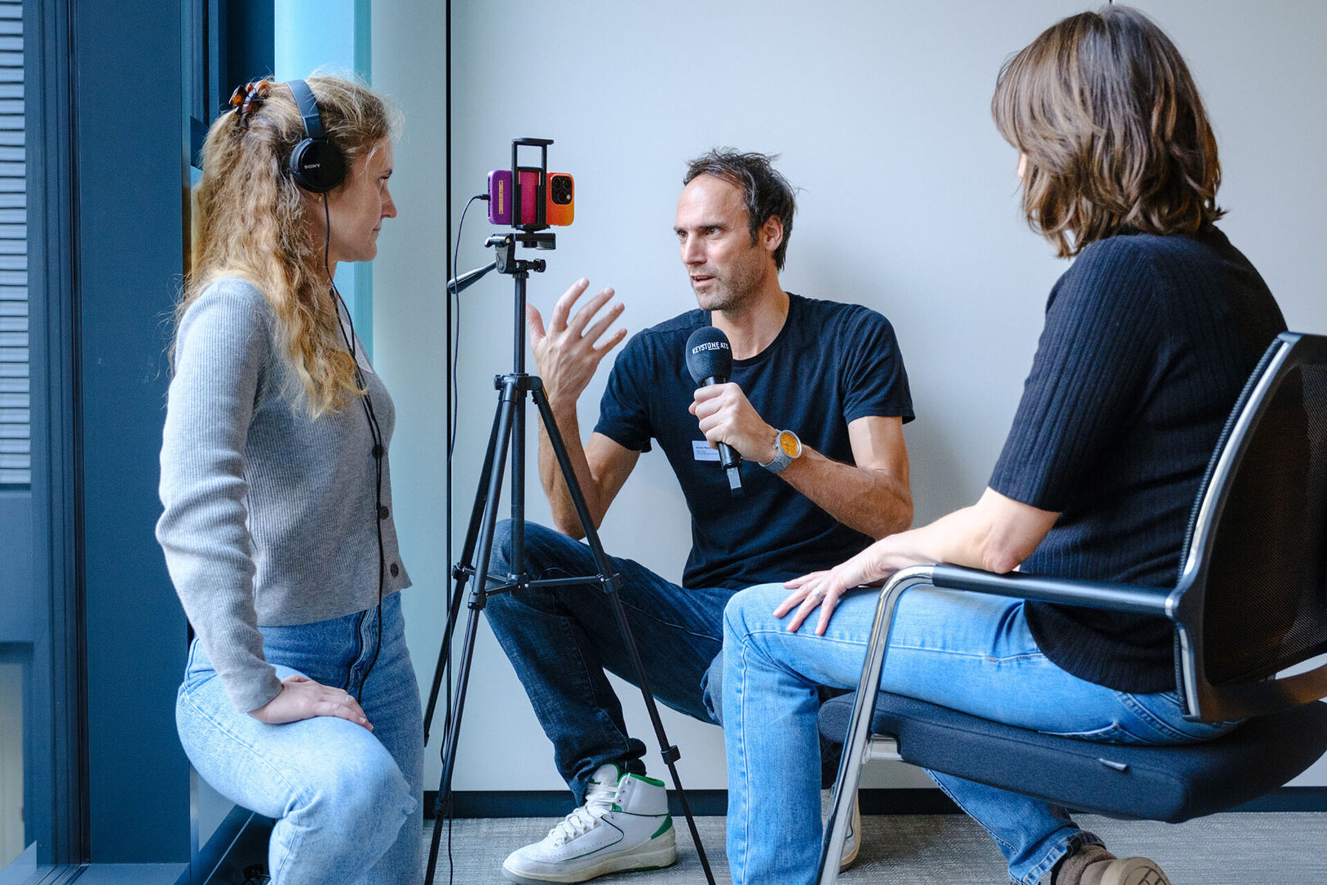 Video-Workshop Keystone-SDA durchgefuehrt von Adrian Reusser, Video-Chef Keystone-SDA, am 16. November 2023 Hauptsitz der Nachrichtenagentur im Berner Wankdorf.