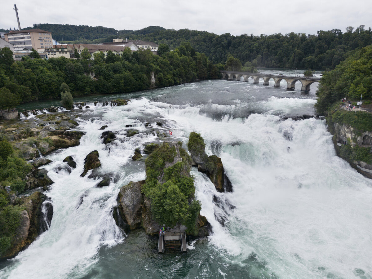 Rheinfall bei Schaffhausen fotografiert am Dienstag, 28. Juni 2022 in Neuhausen am Rheinfall