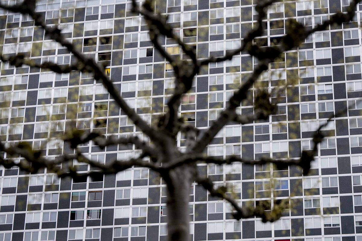 Une vue sur le quartier du Lignon avec ces habitation et logements, photographie, ce mercredi 12 avril 2023.La penurie de logements sur le marche immobilier helvetique ne connait pas de repit, notamment sur l'Arc lemanique.