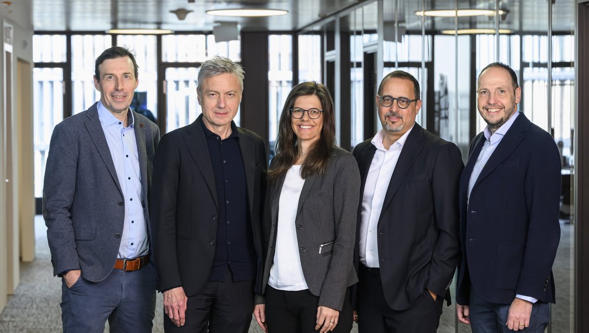 La direction de Keystone-ATS : Tom Schneider, Jann Jenatsch, Isabelle Schafer Ruffieux, Hanspeter Kellermueller et Federico Bragagnini (de gauche à droite)